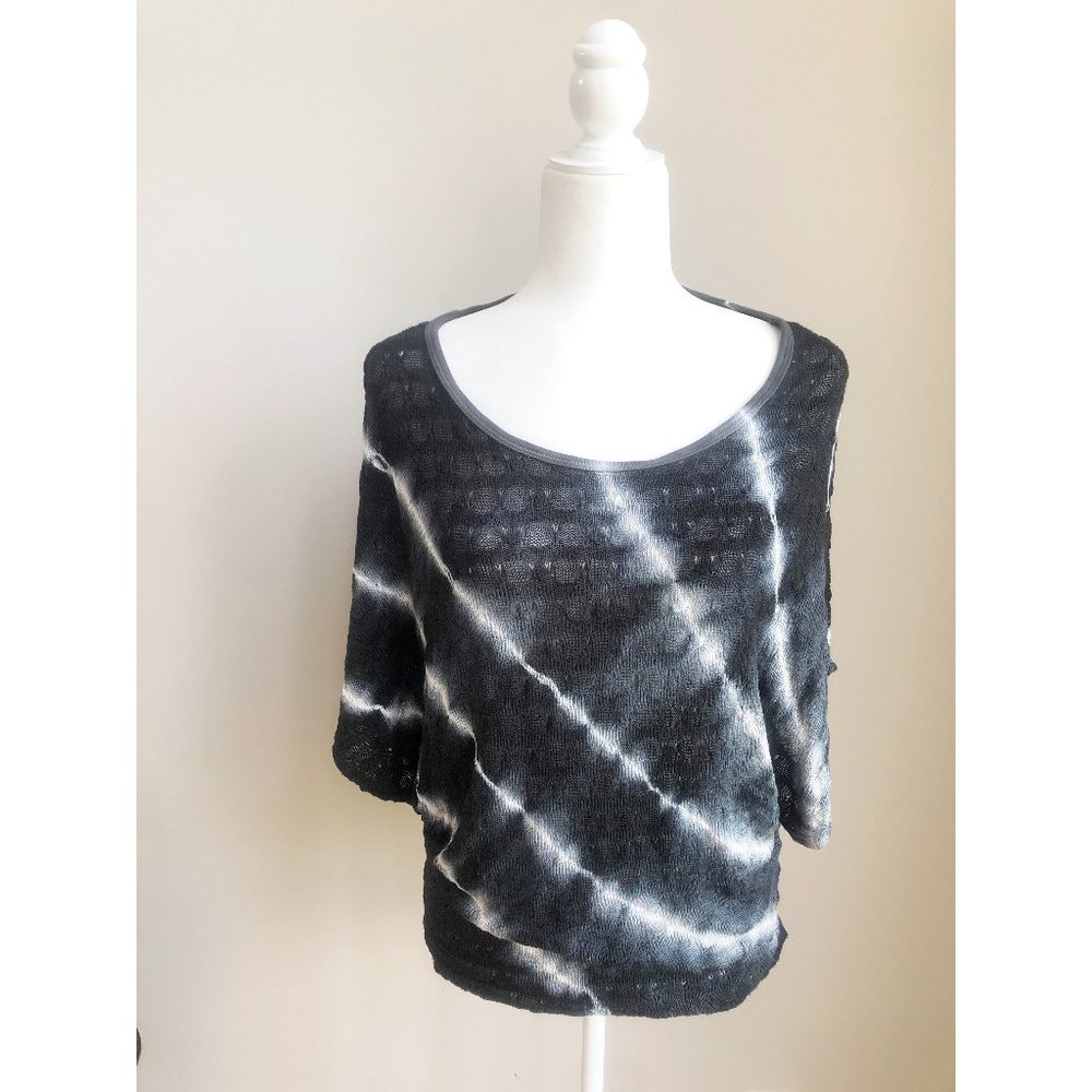 Scent Black & White Tie Dye Knit Top Soft Size Small